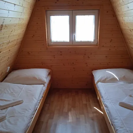 Chatky Sazava ロッジ *